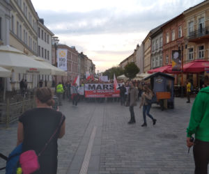 Maseczkom powiedzieli NIE! W Lublinie protestowali ci, dla których koronawirus to wymysł władzy.