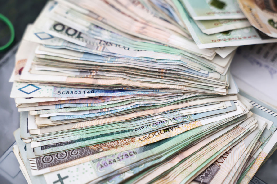 uszkodzone banknoty