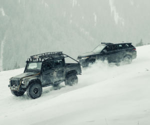 Land Rover Defender, Range Rover Sport SVR,  film Spectre