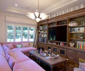 Słynna posiadłość Ozzy'ego Osbourne'a trafiła na sprzedaż! Gwiazdorski luksus za KOLOSALNĄ sumę!