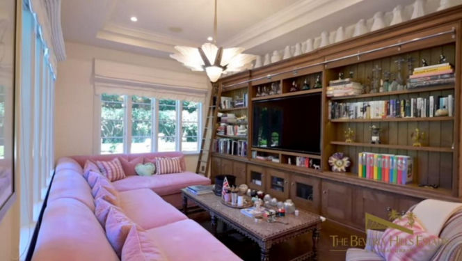 Słynna posiadłość Ozzy'ego Osbourne'a trafiła na sprzedaż! Gwiazdorski luksus za KOLOSALNĄ sumę!