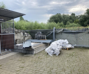Trwa budowa wybiegu dla psów