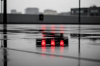 Wypadek na przejściu w Warszawie. Dramatyczny finał akcji ratunkowej.