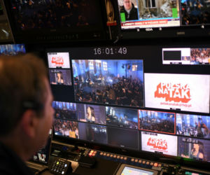 Roxie Węgiel z gołym brzuchem śpiewa dla najmłodszych