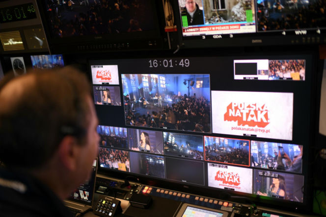 Roxie Węgiel z gołym brzuchem śpiewa dla najmłodszych