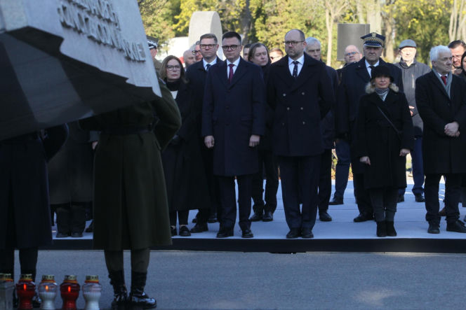 Obchody 16. rocznicy katastrofy smoleńskiej. Powązki