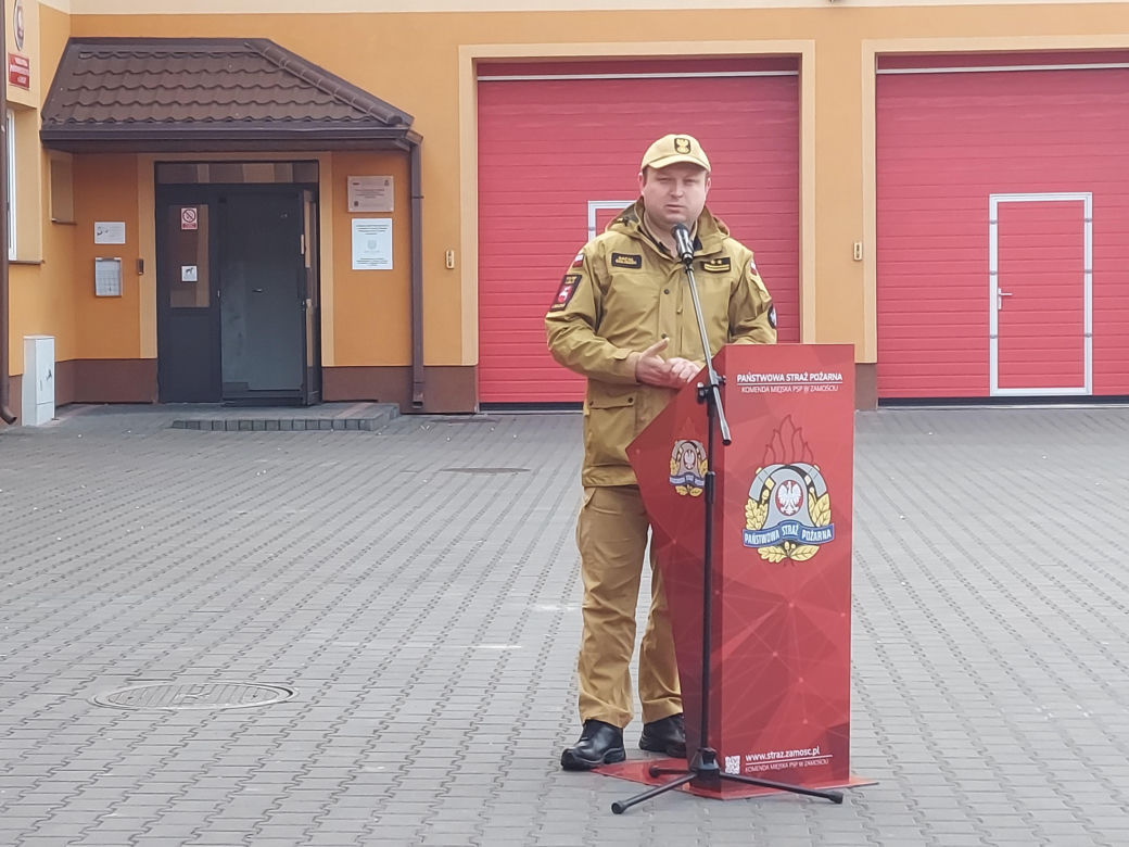 Przekazanie sprzętu strażakom