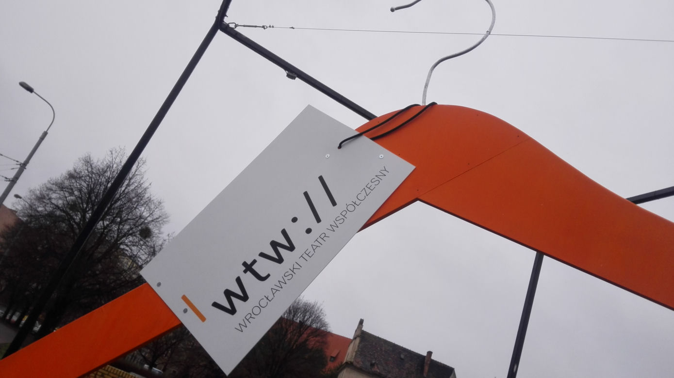 Gigantyczny wieszak w centrum Wrocławia