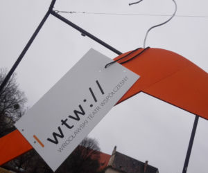Gigantyczny wieszak w centrum Wrocławia
