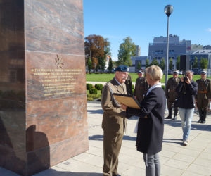 Odsłonięcie tablicy upamiętniającej powstanie 5. Pułku Strzelców Konnych w Tarnowie