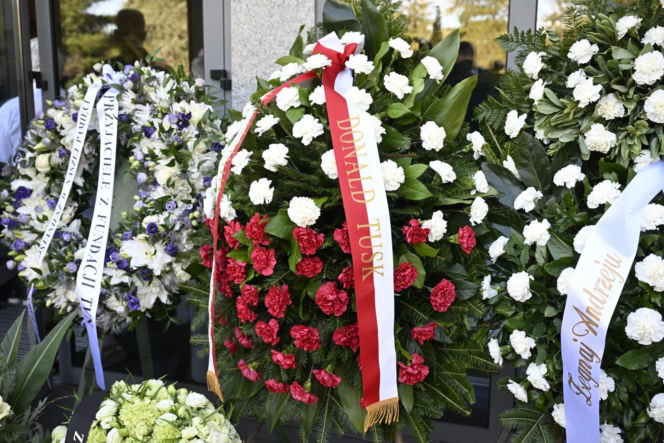 Poruszające napisy na wieńcach dla Andrzeja Morozowskiego. Te słowa chwytają za serce