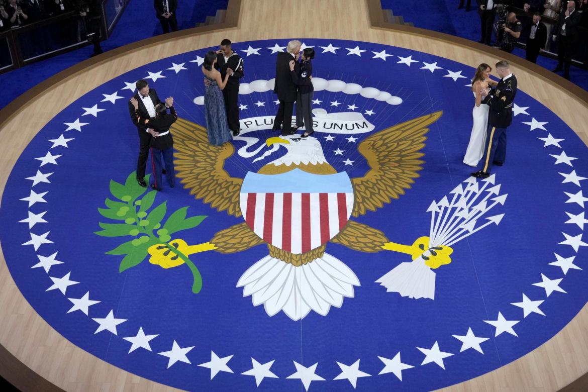 Pierwszy taniec pierwszej pary! Tak Donald Trump i Melania świętowali zaprzysiężenie