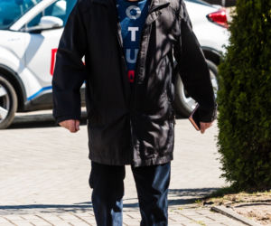 Lech Wałęsa zdjął maseczkę w kościele [ZOBACZ ZDJĘCIA]