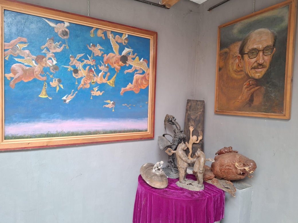 Surrealistyczne rzeźby zdobią ogród. Budzą niepokój i ciekawość