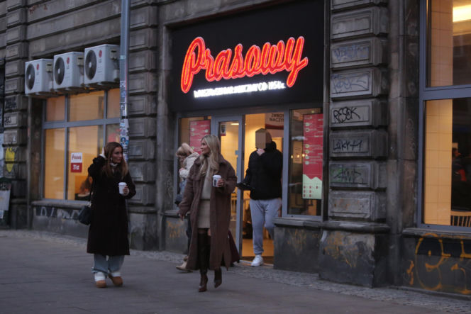 Joanna Krupa z siostrą Martą. Zjadły w mlecznym i poszły po patelnię