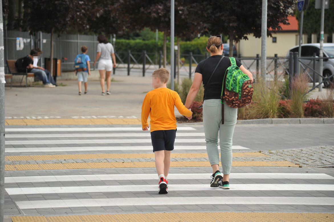 12-letnia Oliwka zginęła pod kołami autobusu niedaleko szkoły