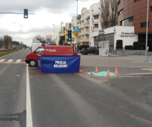 Toruń w szoku po śmiertelnym potrąceniu kobiety. Trwa śledztwo 