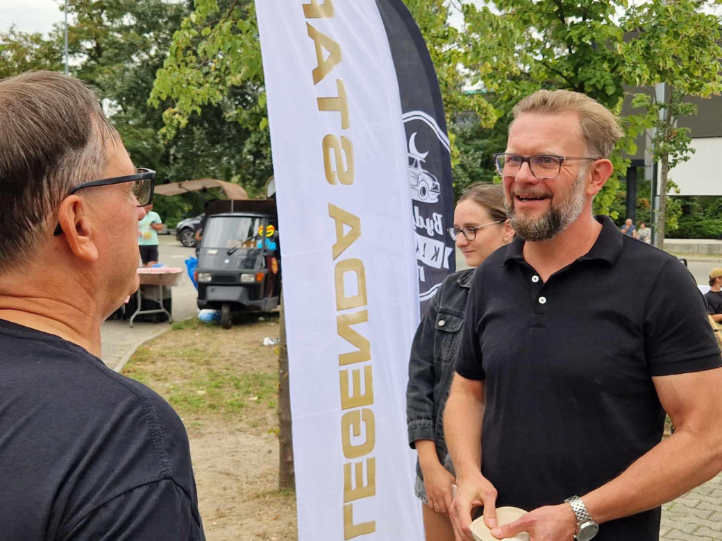 Oglądaliśmy w Bydgoszczy zabytkowe STAR-y. Wyjątkowe samochody ruszyły w Polskę