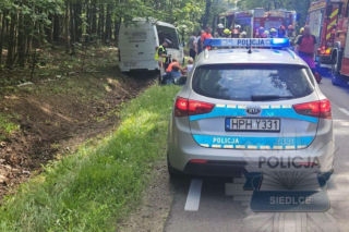 Zderzenie busa i osobówki na DW 698 na wysokości miejscowości Wyczółki