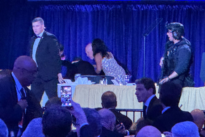 Strzały na kolacji z udziałem Donalda Trumpa