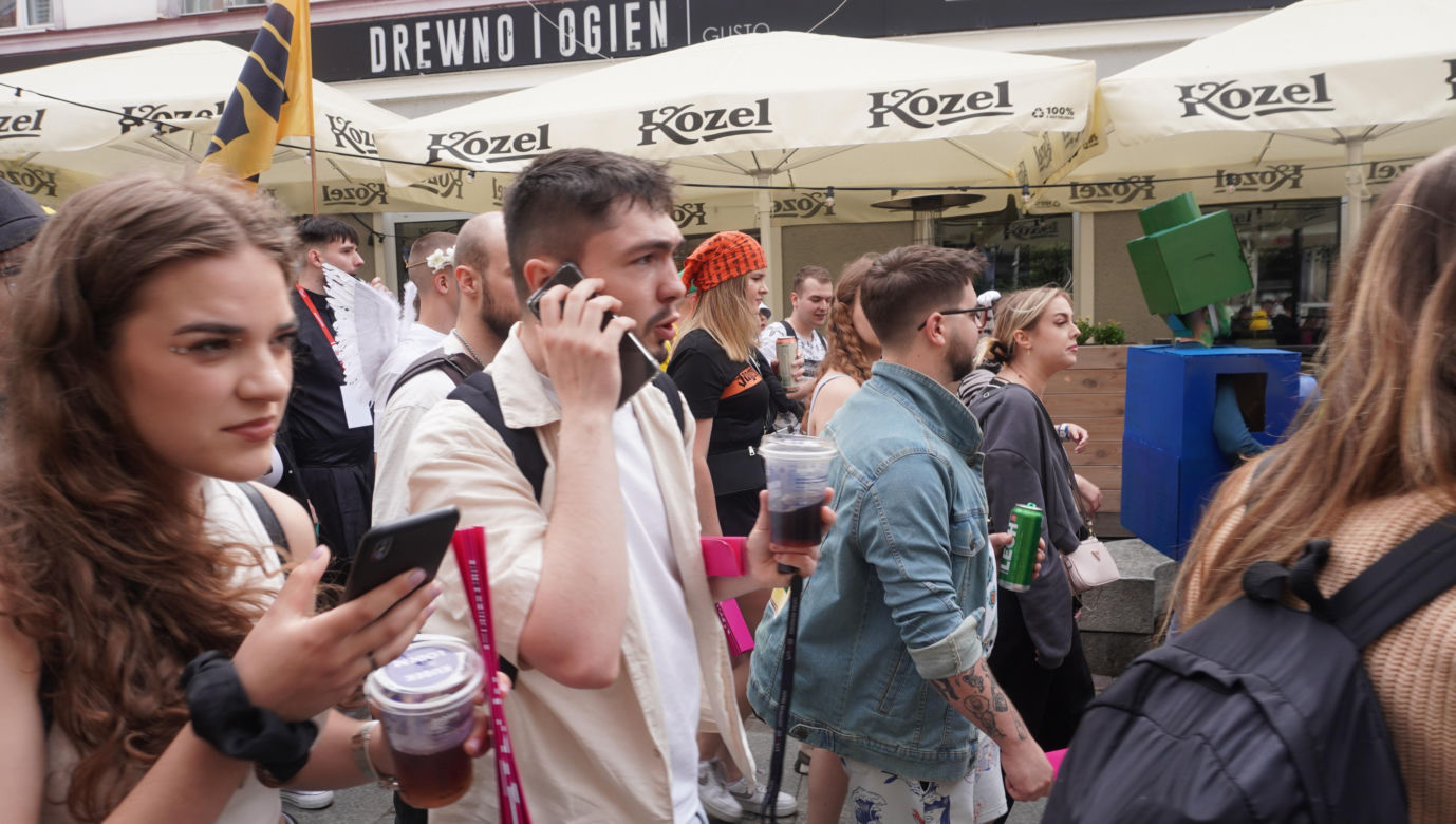 Kortowiada 2024. Parada Wydziałów przeszła ulicami miasta. Studenci tłumnie wzięli udział w imprezie
