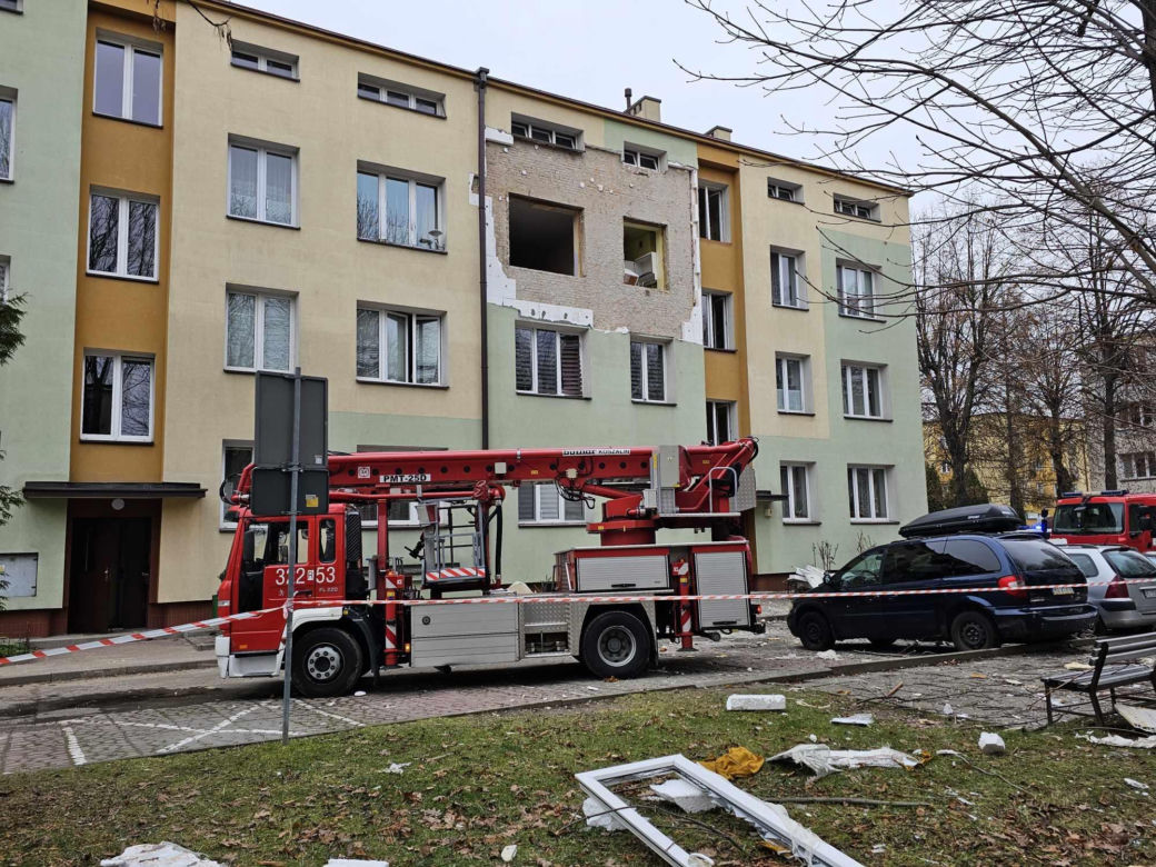 Potężna eksplozja gazu w Rzeszowie! Z mieszkania wyleciały wszystkie okna [ZDJĘCIA]
