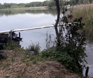 Czteroosobowa rodzina płynęła motorówką. Nagle pojawił się ogień. Było zagrożenie wybuchem