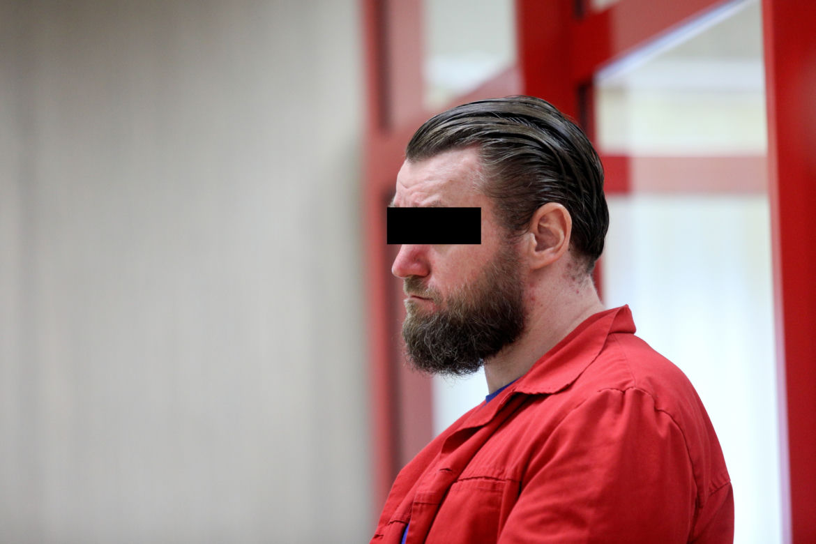 Przyznał się do zabójstwa policjanta. Radosław Ś. uśmiechał się podczas pierwszej rozprawy