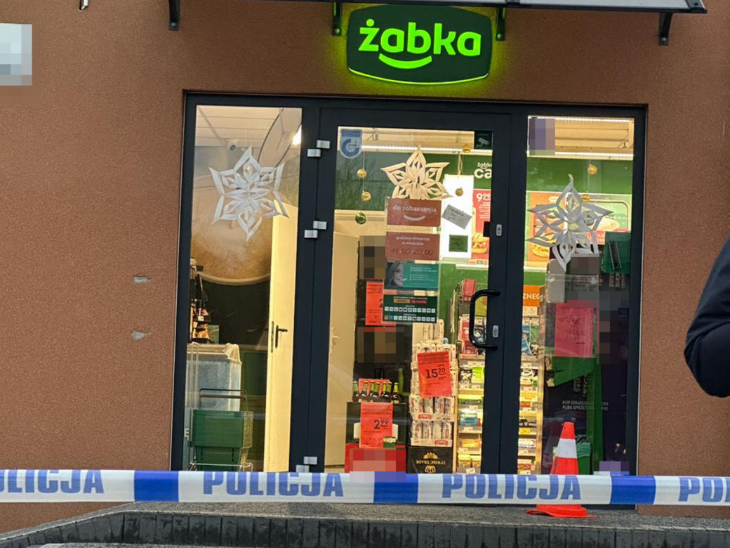 Brutalne zabójstwo w Żabce w Sochaczewie. Zadał ekspedientce 20 ciosów nożem i uciekł. Trwa obława