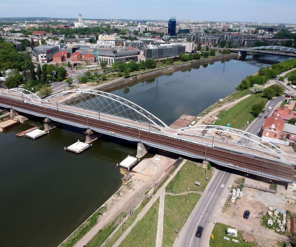 Pierwszy z trzech nowych mostów na Wiśle niemal gotowy, jeszcze tylko ostatnie szlify