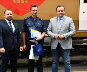 Policjant  został nagrodzony za swoją postawę