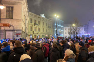 Jarmark Bożonarodzeniowy w Łodzi otwarty! Nowa lokalizacja i gwiazda na scenie