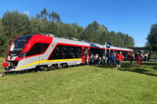 Kolejowa rewolucja w sercu Polski. Spała zyskuje codzienne połączenia kolejowe