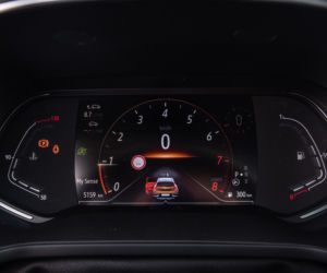 Peugeot 2008 GT Line vs Renault Captur Intens