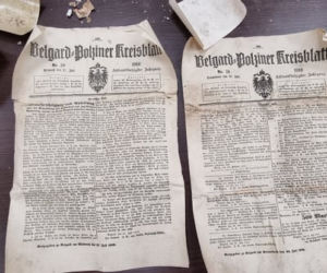 Kapsuła czasu z kościoła w Białogardzie otwarta. Co przez lata skrywał szklany słój na szczycie wieży?