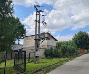 Chłopiec porażony prądem walczy o życie! Wspiął się na słup energetyczny w Racławówce [ZDJĘCIA]