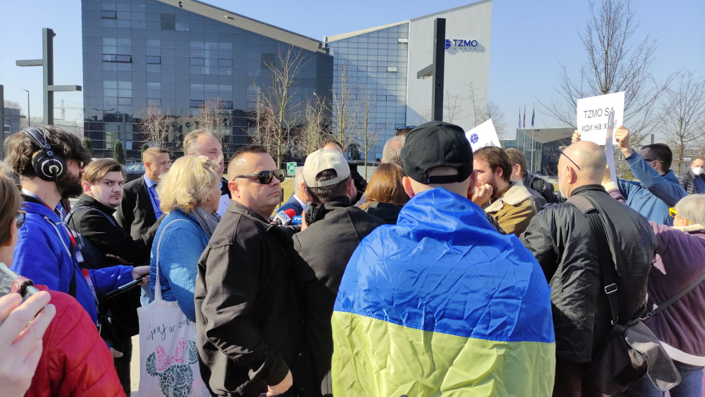 Protest pod siedzibą TZMO. Co dalej z Toruńskimi Zakładami Materiałów Opatrunkowych w Rosji?