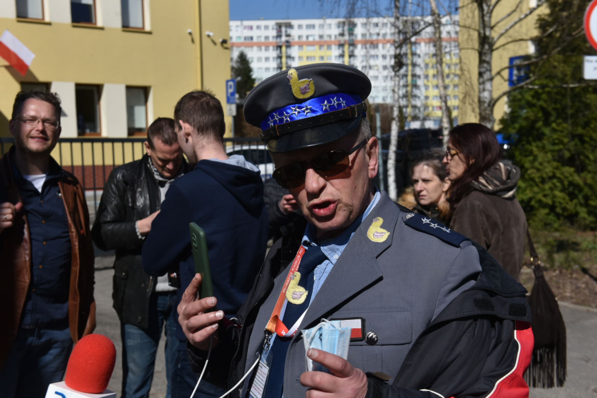 Bartosz T. przesłuchany przez prokuraturę. Zwolennicy "Wolni My" protestowali pod siedzibą w Toruniu