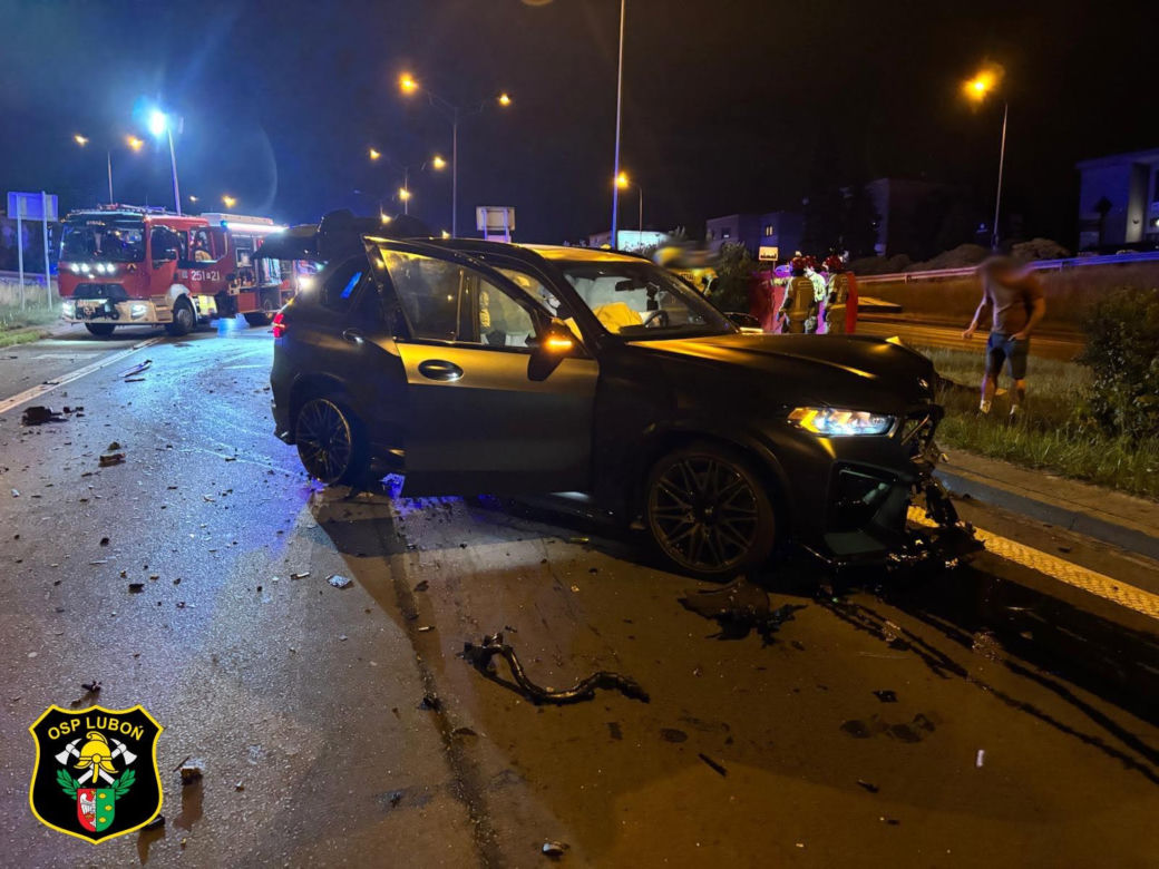 Nocny koszmar w Poznaniu. Strażacy wycinali rannych z wraków, jedna osoba nie żyje!