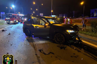 Nocny koszmar w Poznaniu. Strażacy wycinali rannych z wraków, jedna osoba nie żyje!