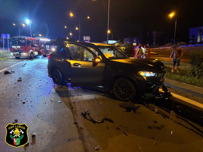 Nocny koszmar w Poznaniu. Strażacy wycinali rannych z wraków, jedna osoba nie żyje!