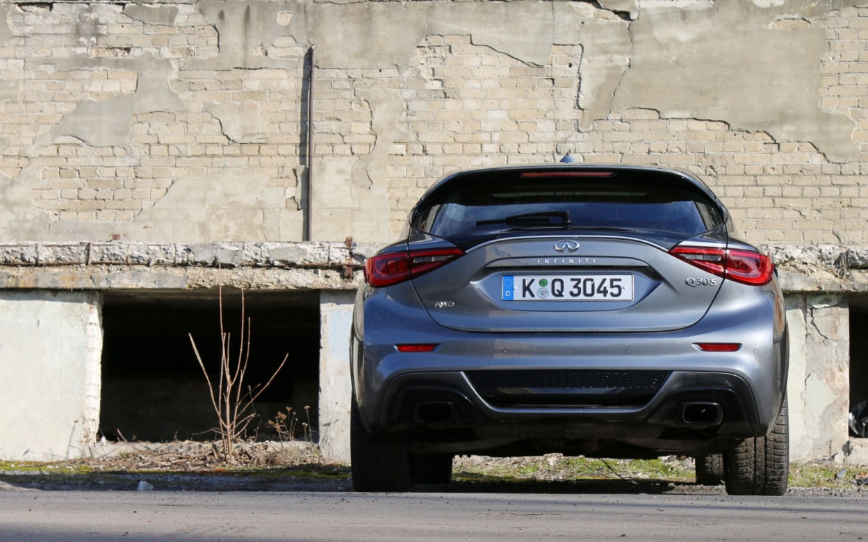 Infiniti Q30 Sport 2.0 Turbo AWD