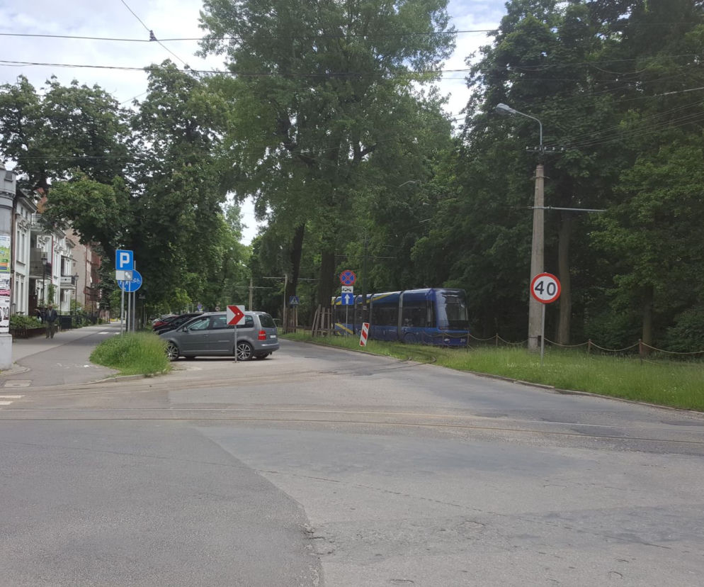 3 sygnalizacje świetlne i szykany, by samochody jechały wolniej. To pomysł miasta na ulicę Bydgoską [AUDIO]