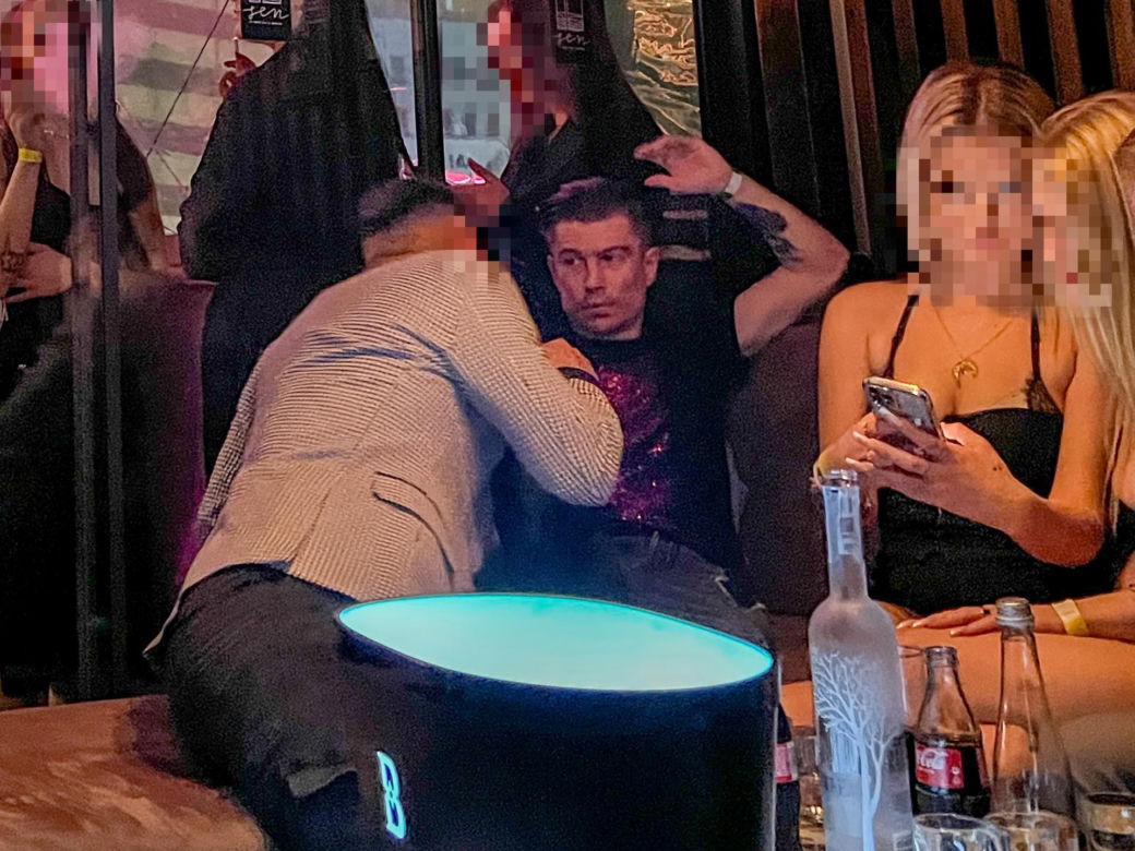 Jakub Kosecki na nocnej imprezie 