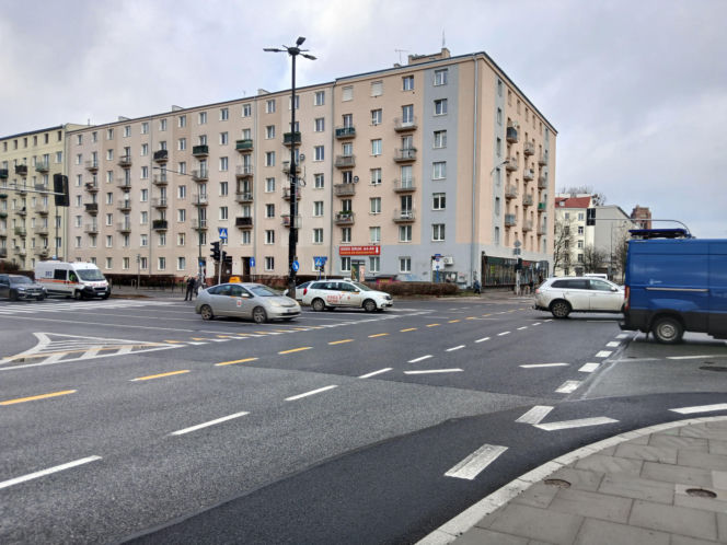 Skrzyżowanie ulic Grójeckiej, Wawelskiej i Kopińskiej w Warszawie