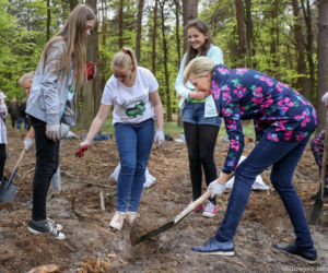 Agata Duda złapała za łopatę. Pierwsza dama jakiej nie znacie