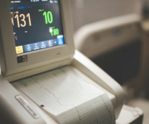 Serce traci rytm i zagraża sprawności mózgu. Nowe wytyczne kardiologiczne chronią przed udarem 