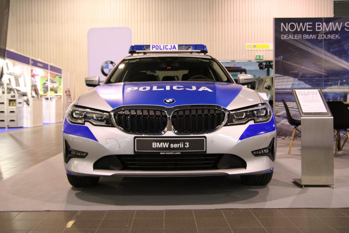 Policyjne radiowozy NA BOGATO! Nowe, oznakowane BMW robi wrażenie