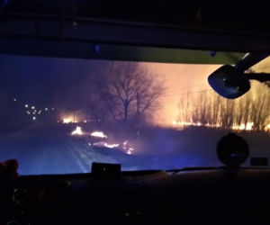 NIE ŻYJE kobieta poparzona w pożarze traw! Seryjne podpalenia na Sądecczyźnie!