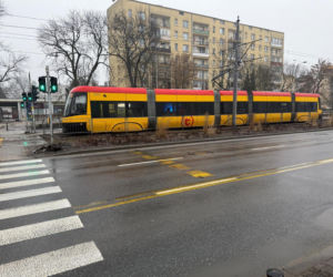 Pasażer zmarł w tramwaju na Ochocie. Na miejscu pracowały służby